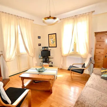 - Cozy 2-bedroom - Balcony - 6 People Apartment *